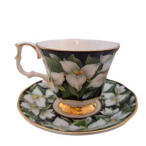 Royal Albert Demitasse TRILLIUM Provincial Flowers Tea Cup and Saucer